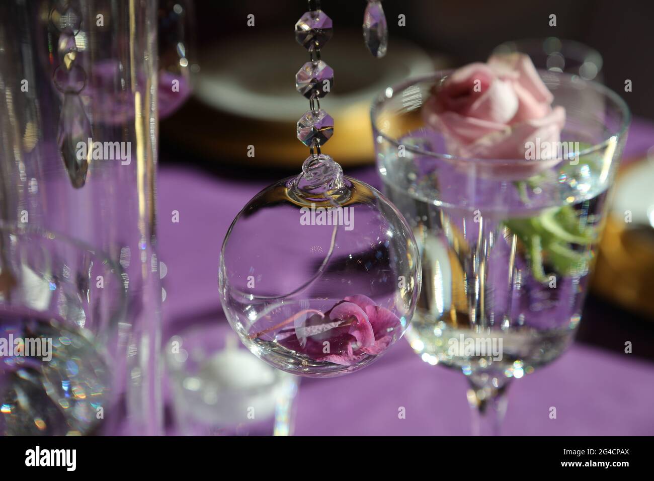 An elegant crystal wedding table decorations Stock Photo - Alamy
