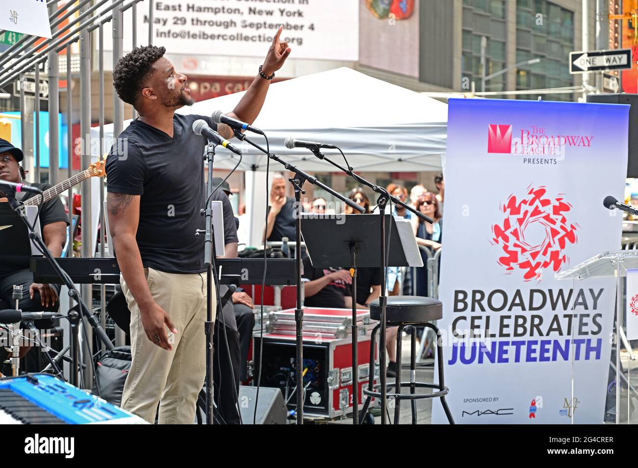 Broadway celebrates Stock Photo Alamy