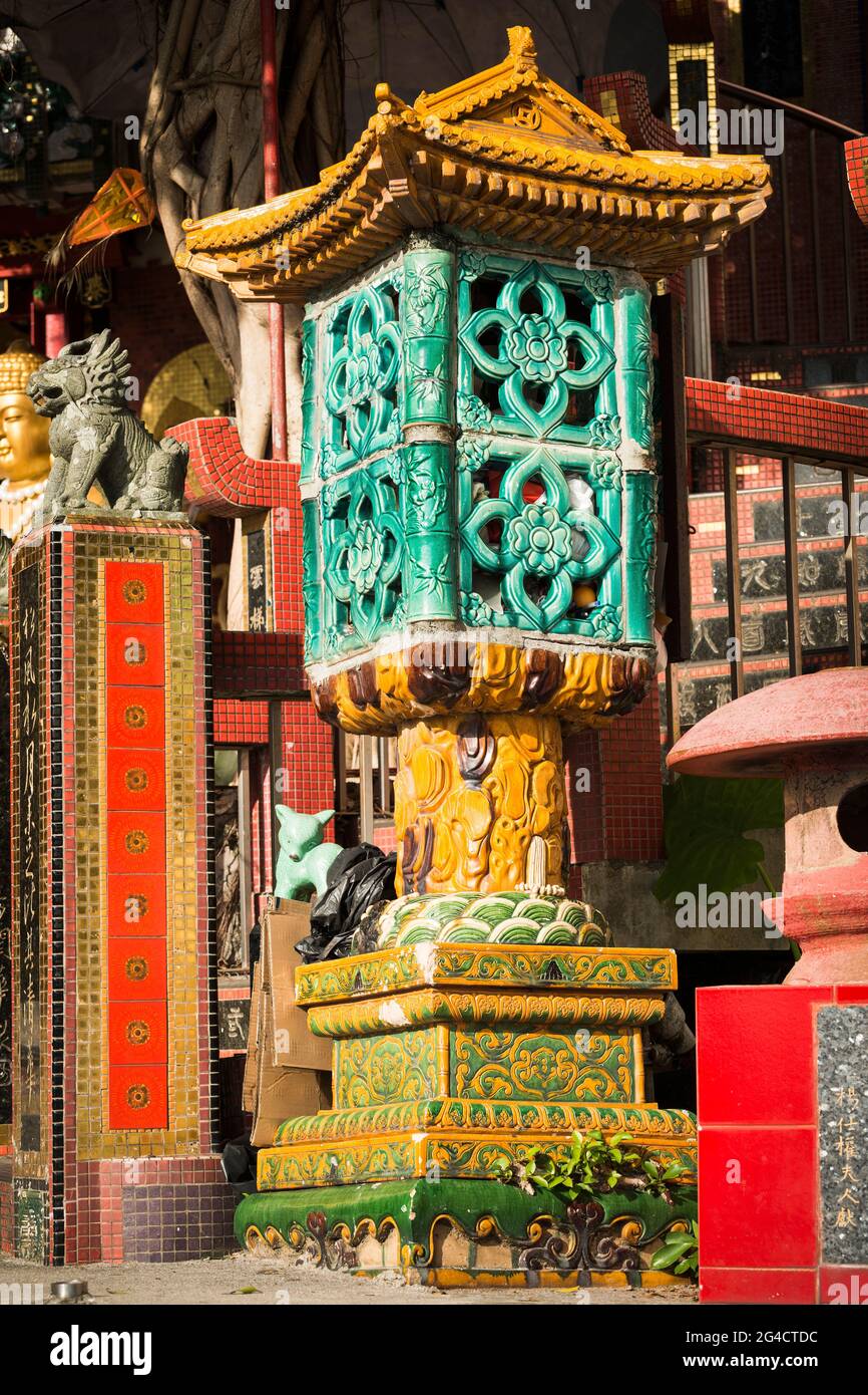 Ceramic and mosaic statuary at the Guan Yin shrine in Repulse Bay, Hong Kong Island Stock Photo