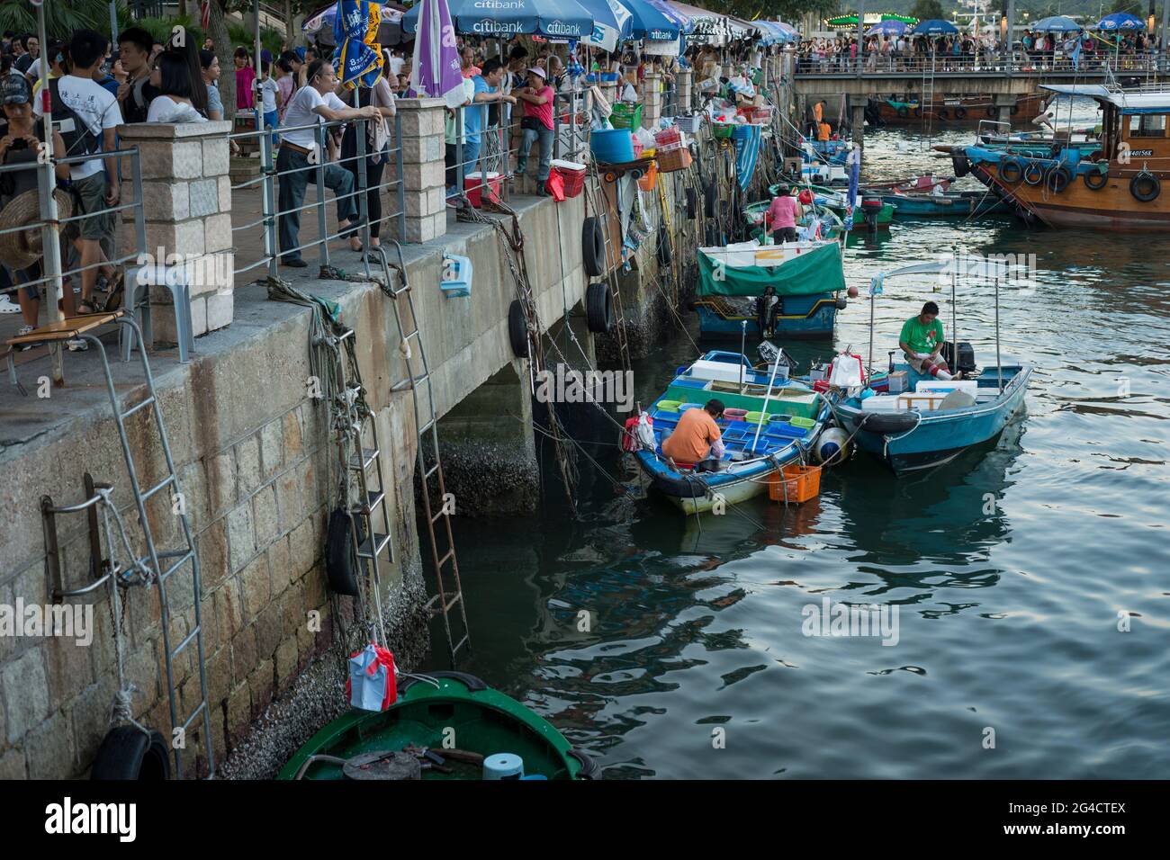 Local fishermen sell their catch to the public directly from their boats, Sai Kung waterfront, New Territories, Hong Kong Stock Photo