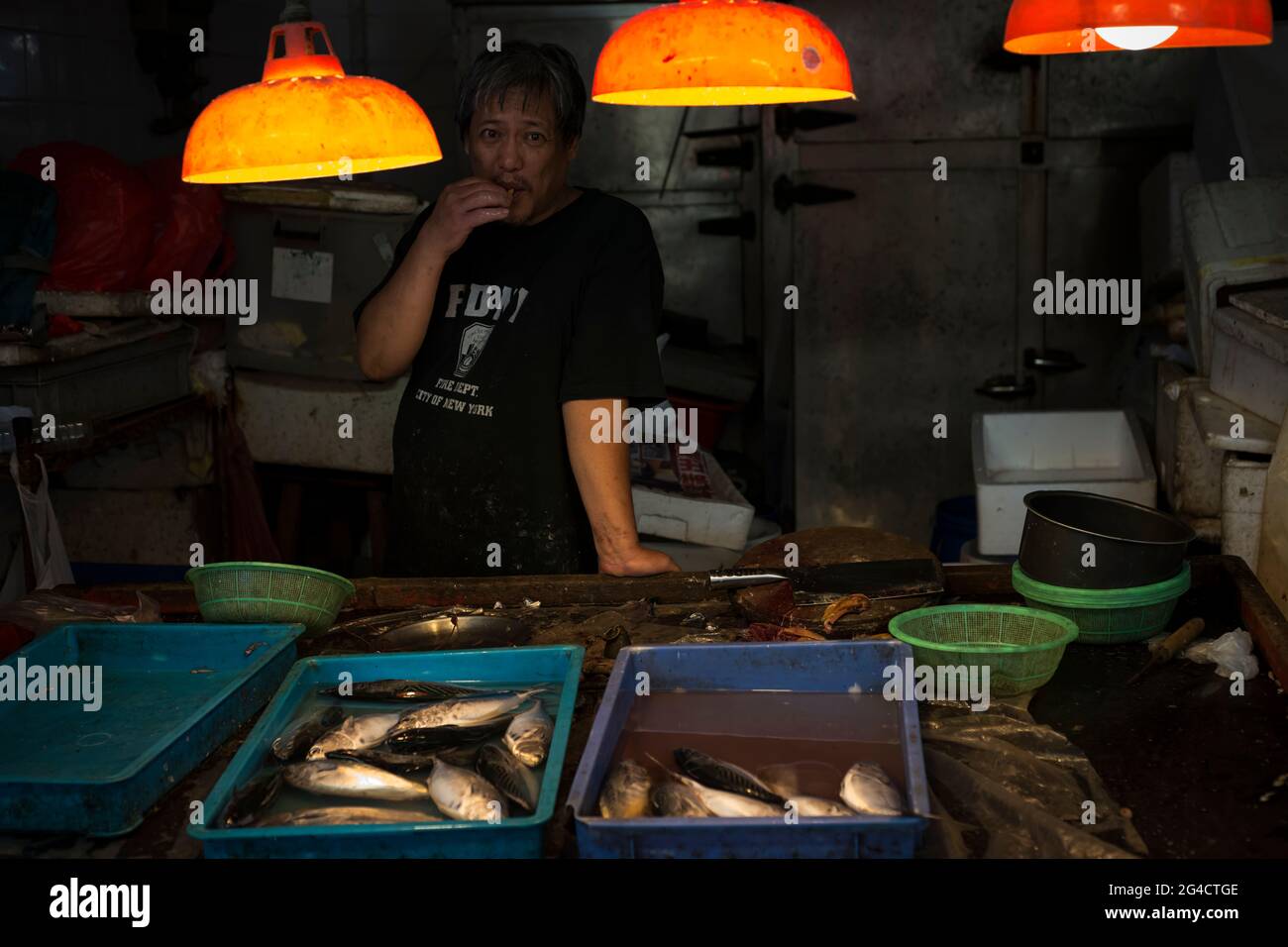 A fish vendor in the wet market, Sai Kung, New Territories, Hong Kong Stock Photo