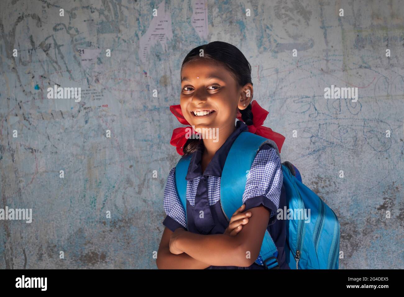 Side view smiling middle school girl hi-res stock photography and ...