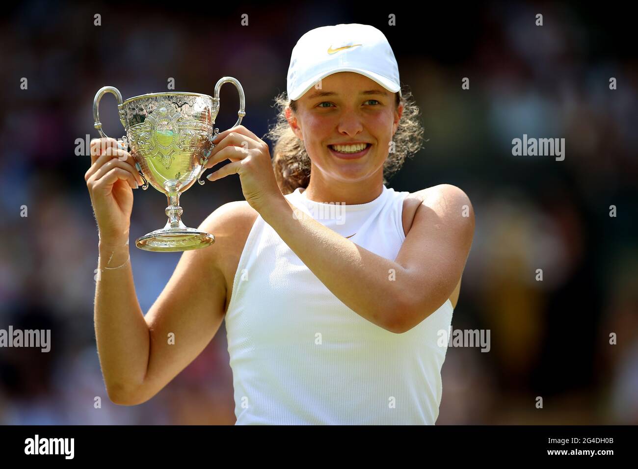 Iga swiatek wimbledon hi-res stock photography and images - Alamy