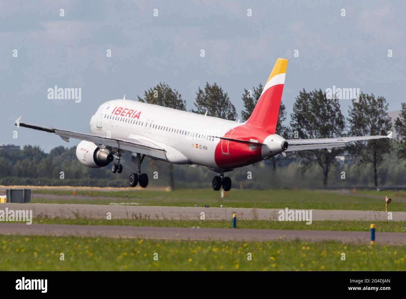 AMSTERDAM, NETHERLANDS - Sep 13, 2020: Iberia (IB / IBE) approaching Amsterdam Schiphol Airport (EHAM/AMS) with an Airbus A320-214 A320 (EC-KOH/2248). Stock Photo