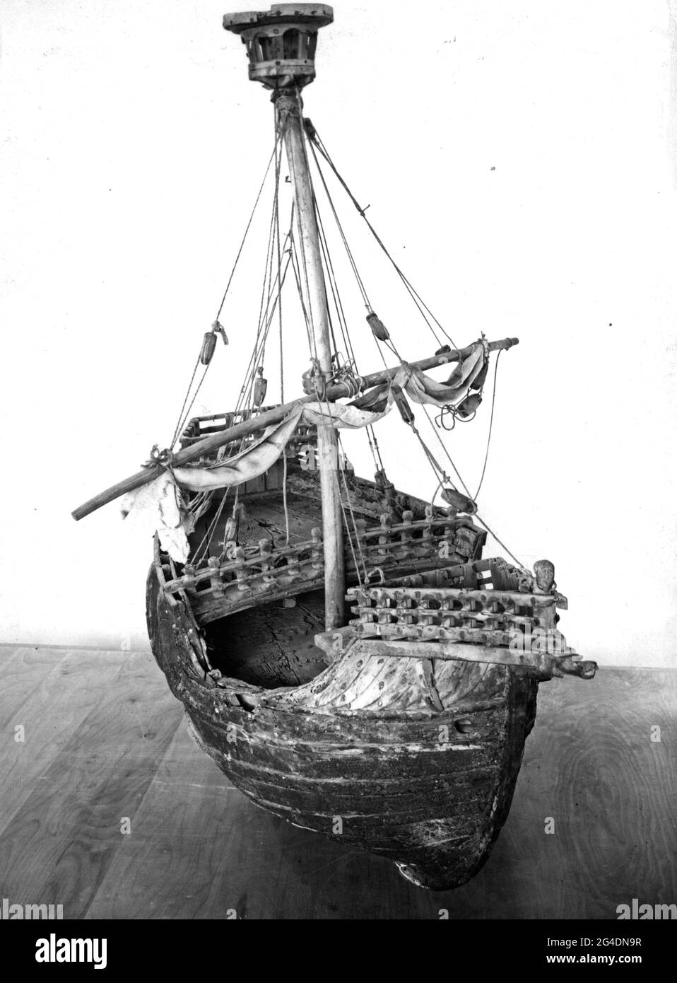 Car Rack Sailing Carrack ships Black and White Stock Photos & Images - Alamy