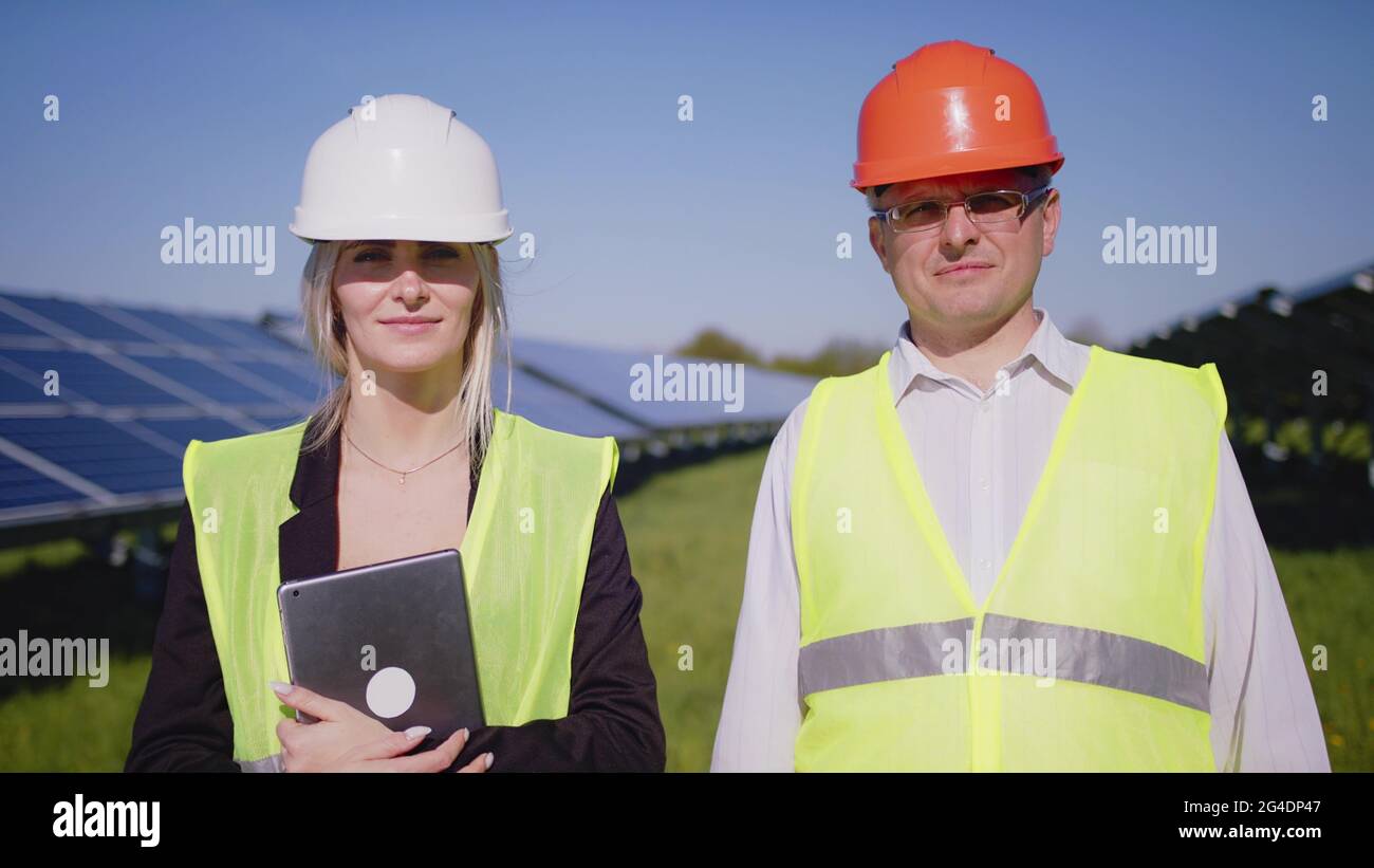 Woman engineer in uniform special hi-res stock photography and images ...