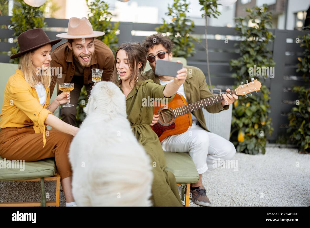 Friends having barbecue backyard hi-res stock photography and images ...