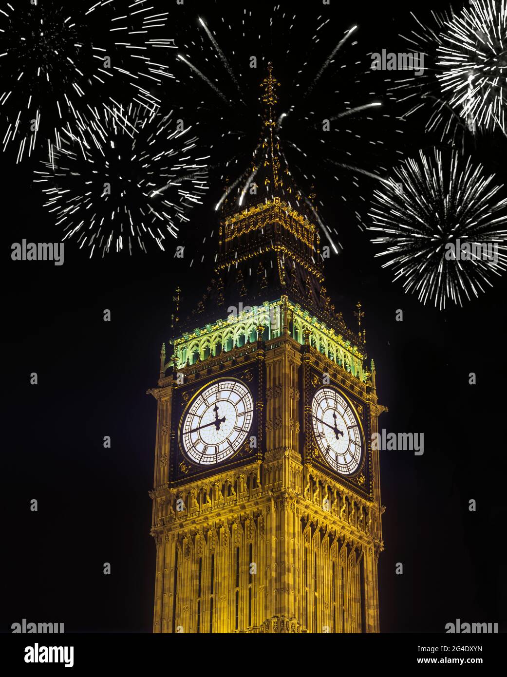 2006 HISTORICAL FIREWORKS MIDNIGHT BIG BEN HOUSES OF PARLIAMENT PARLIAMENT SQUARE LONDON ENGLAND UK Stock Photo