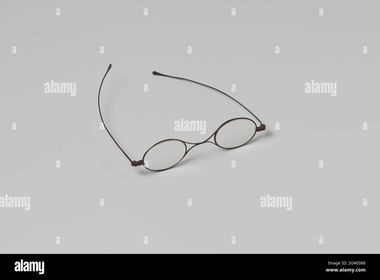 Glasses with narrow iron frame, oval glasses, double nose bridge and long straight legs in a