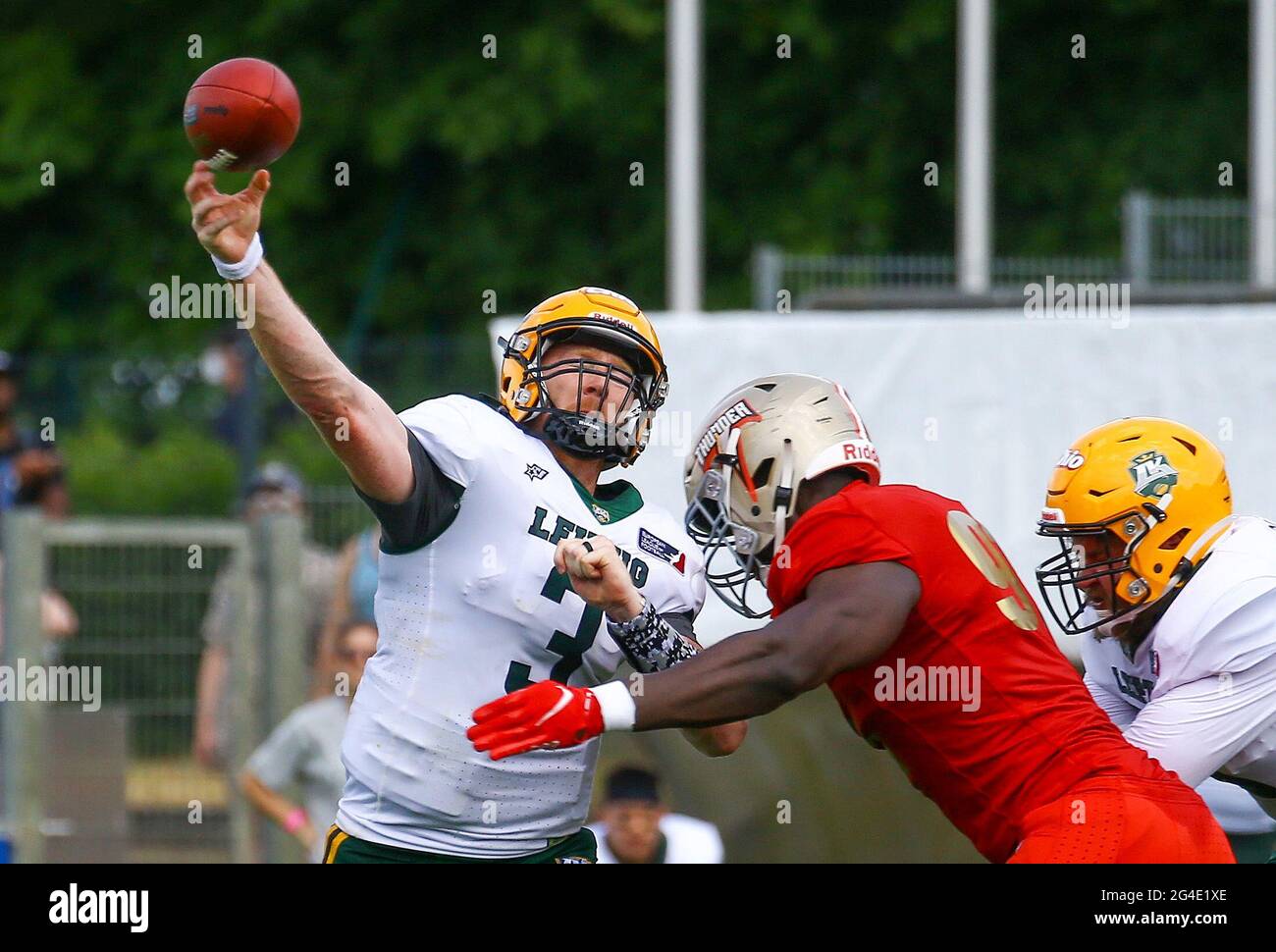 Michael birdsong hi-res stock photography and images - Alamy