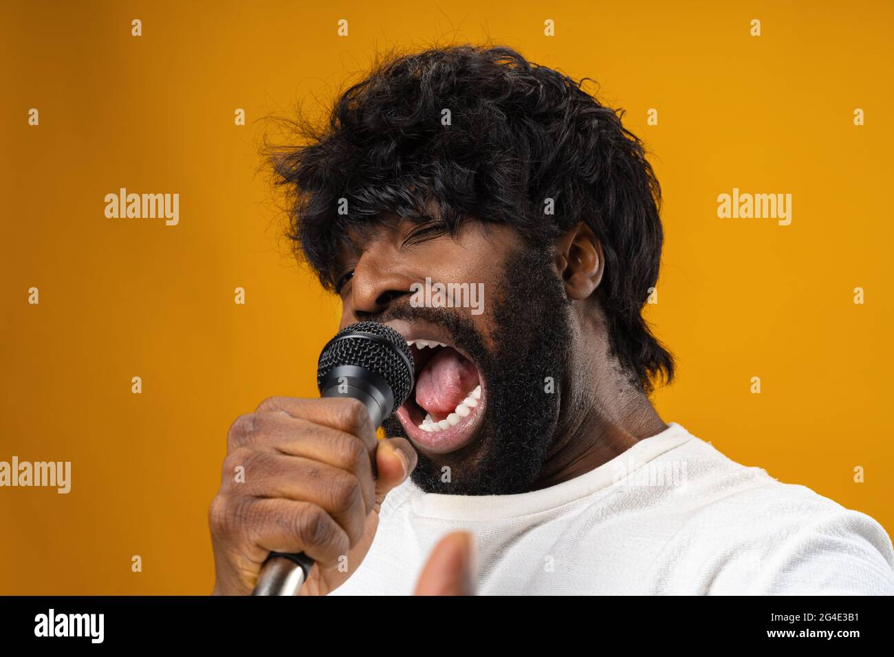 Bearded man singing microphone hi-res stock photography and images - Alamy