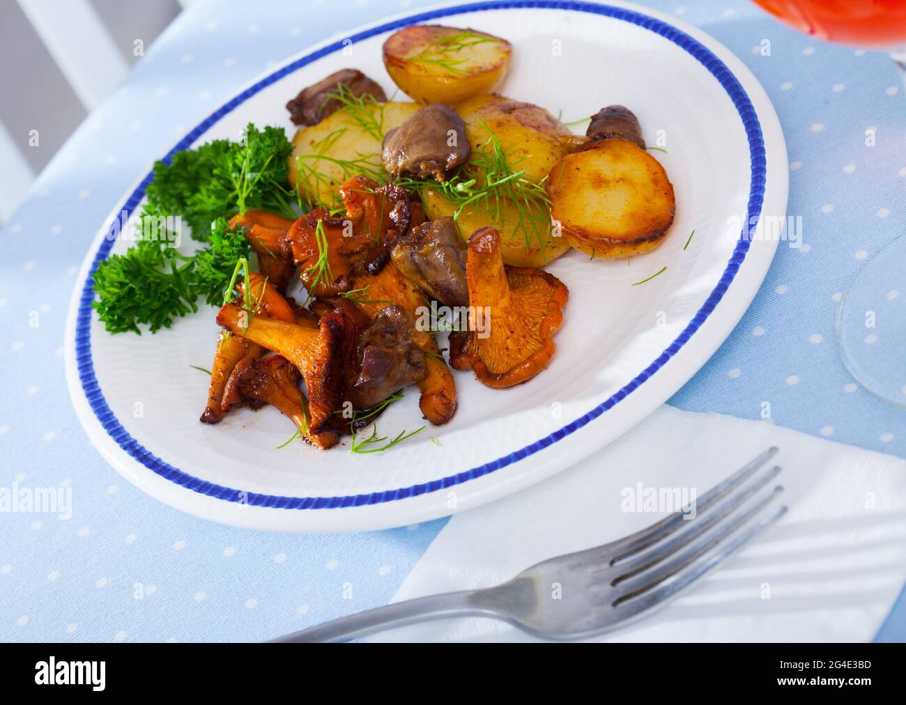 Fried chanterelles with potatoes Stock Photo Alamy