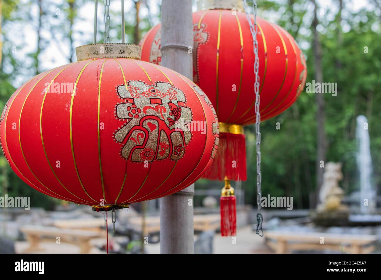 Chinese lanterns close hi-res stock photography and images - Alamy