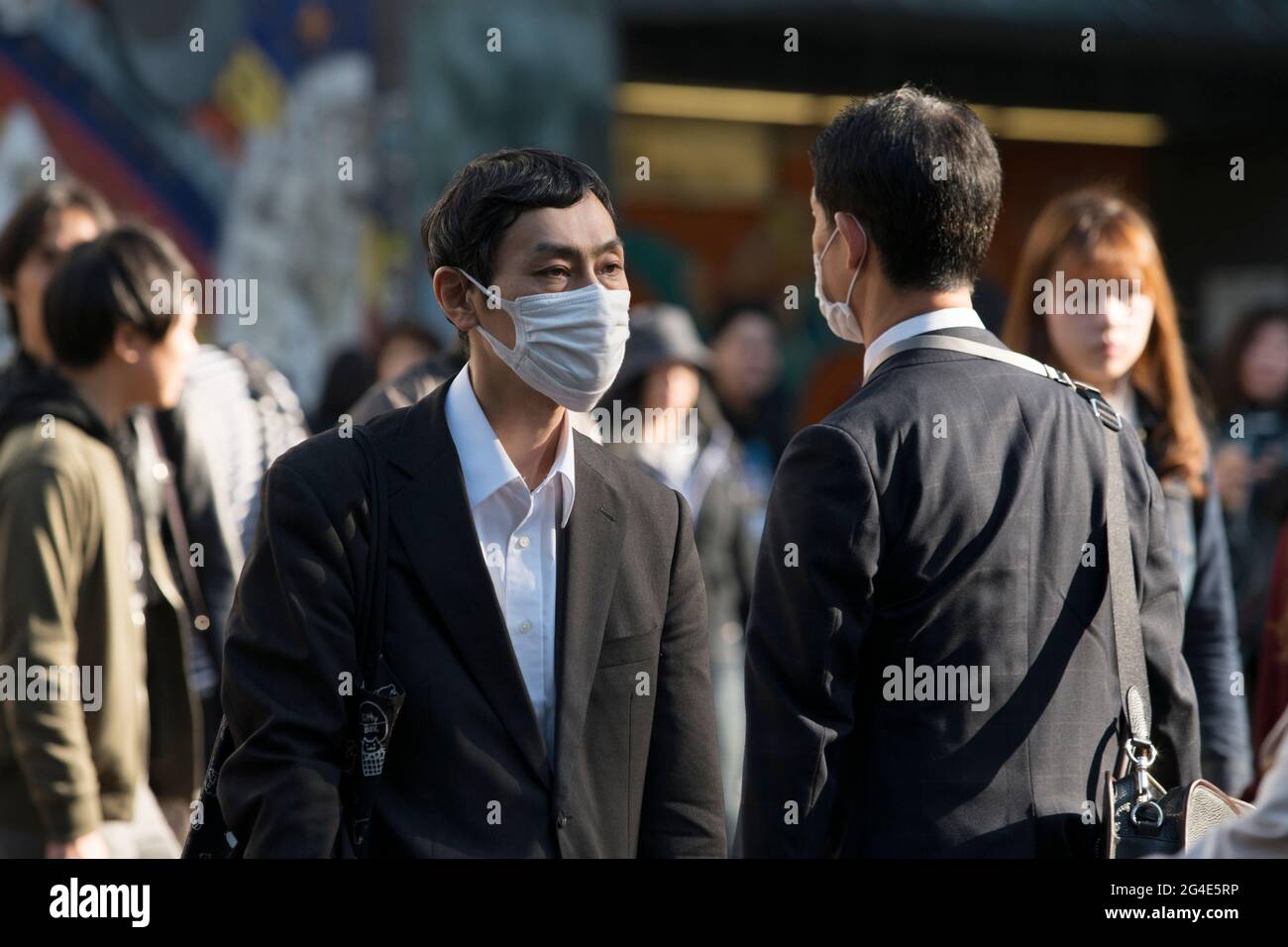 People wearing masks outdoors in Tokyo, Japan Stock Photo Alamy