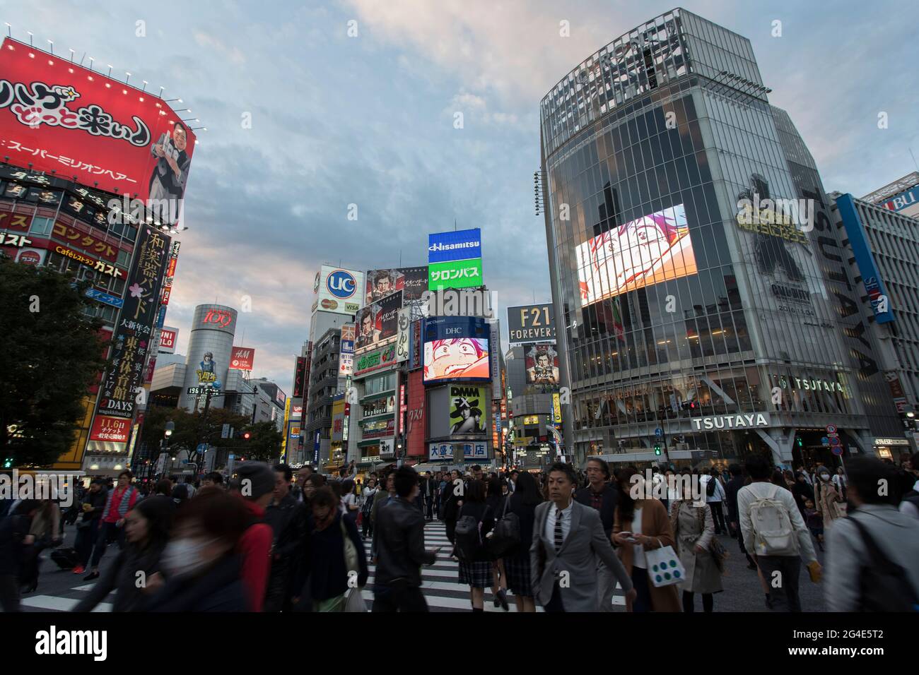 People at the Shibuya Scramble Crossing in Tokyo, Japan Stock Photo - Alamy