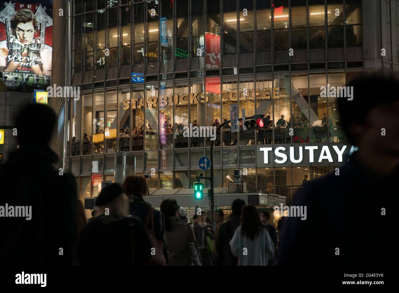 People sitting in Starbucks in central Tokyo, Japan Stock Photo Alamy