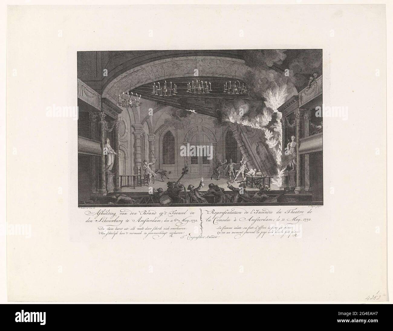 . View of the stage of the Amsterdamse Schouwburg during the outbreak of the fire on May 11, 1772. The fire started during the execution of the opera 'the desertor'. On the stage flights actors and right falls a burning decor piece. Musicians flee the orchestra bin in the foreground. Under the show the title and a two-legged fresh in Dutch (left) and French (right). Part of a series of four prints with title print over the fire in the Amsterdamse Schouwburg. Stock Photo
