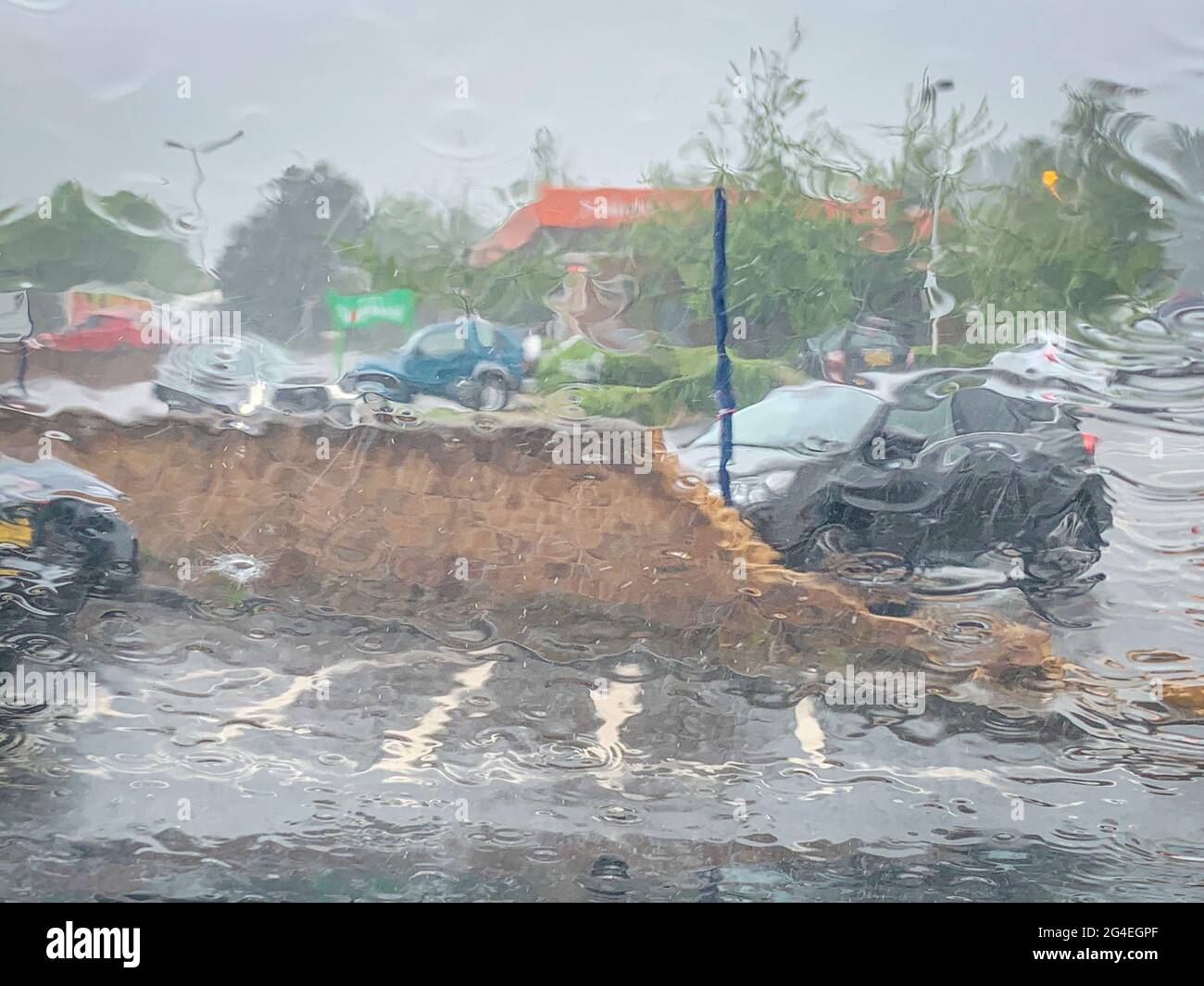 Torrential rain hi-res stock photography and images - Alamy