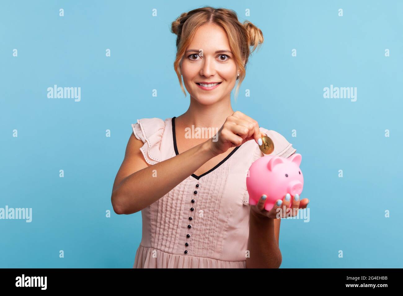 Lady bitcoin hi-res stock photography and images - Alamy