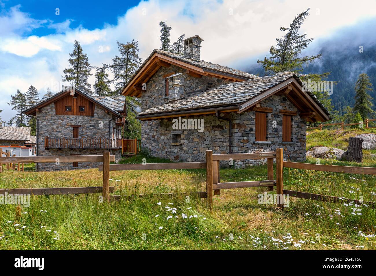 Rustic houses in the alps hi-res stock photography and images - Alamy