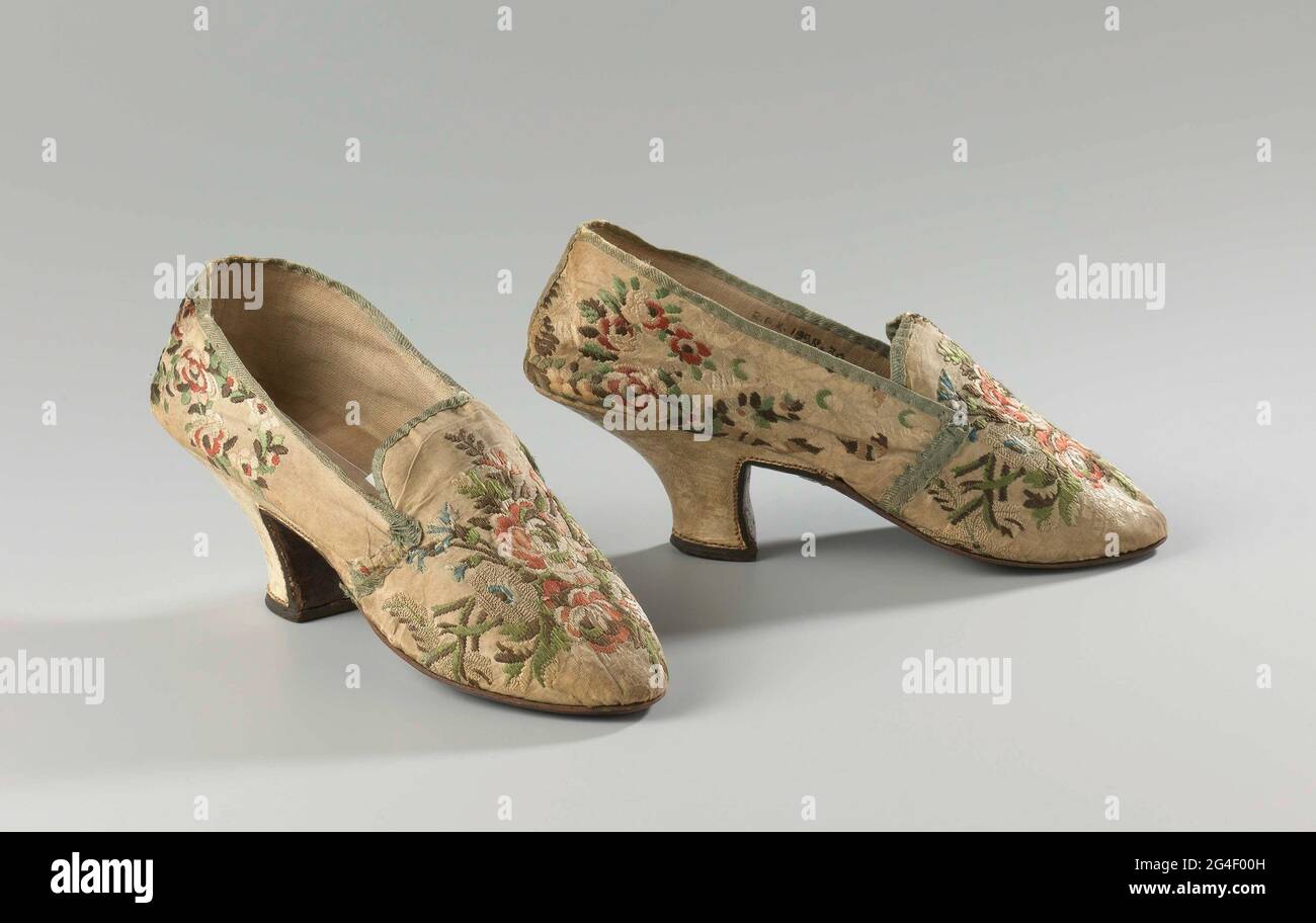 Cream colored women's shoes deals