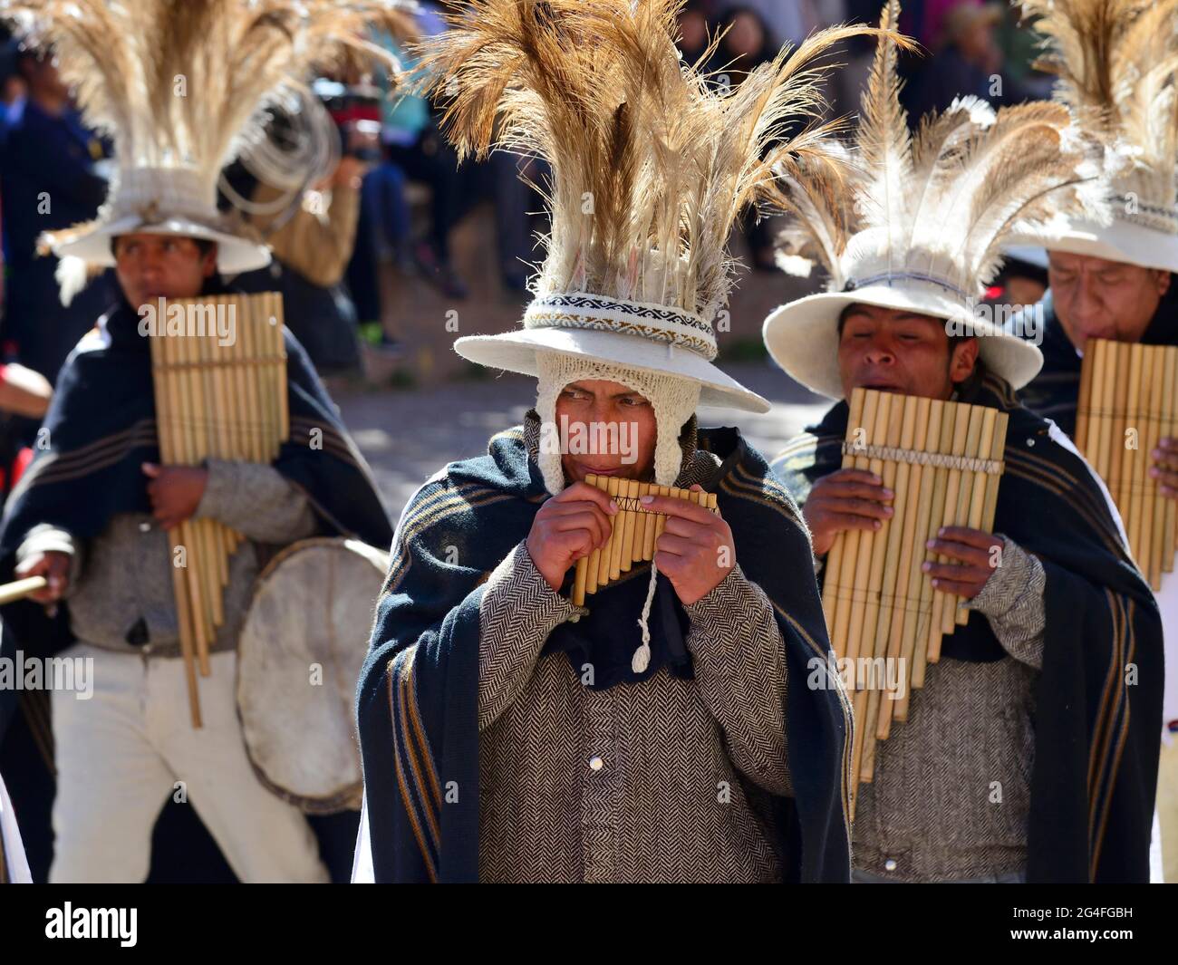 Peruvian pan flute band hi-res stock photography and images - Alamy