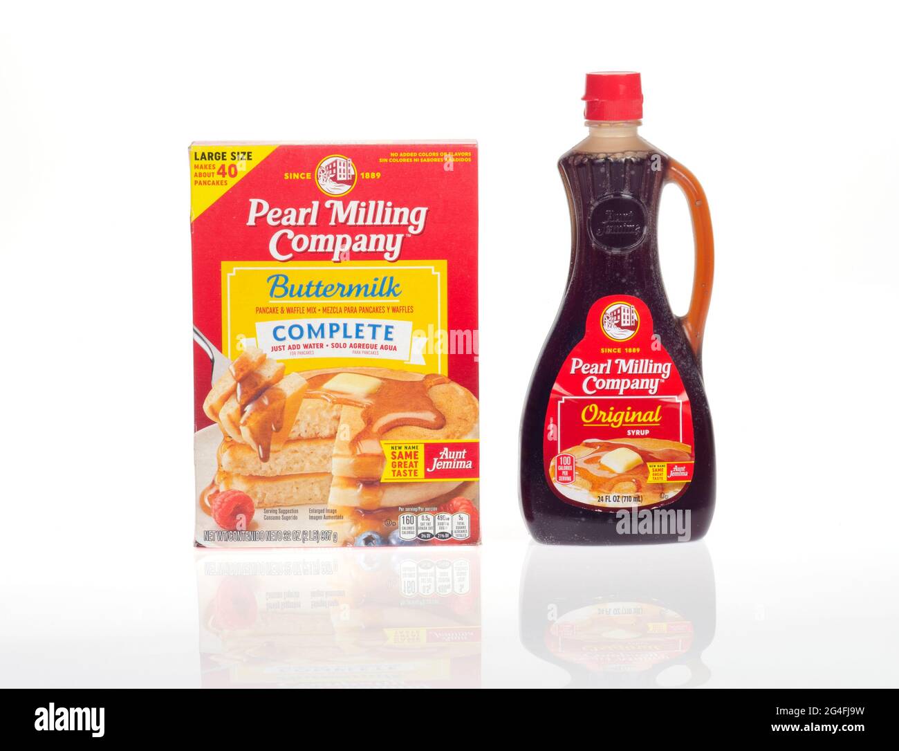 Pearl Milling, new identity for Aunt Jemima,  Original Syrup Bottle and Buttermilk Complete Pancake Mix Box Stock Photo