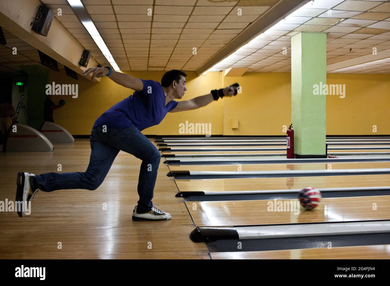 Rafael 'Paeng' Nepomuceno, World Champion many times and considered the best international bowler ever, training at a bowling alley in Makati, Manila. Stock Photo