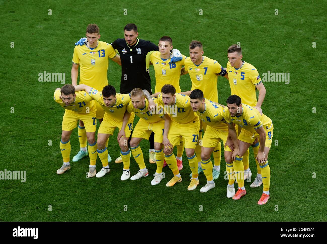 Ukraine national football team pose hi-res stock photography and images ...