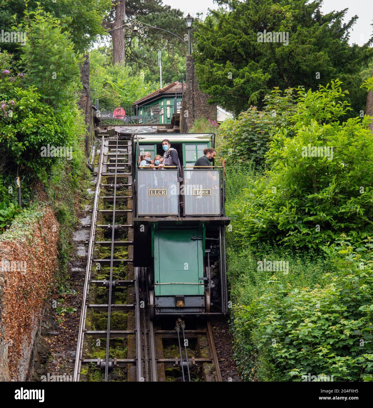 LYNTON, DEVON, ENGLAND - JUNE 20 2021: The water-powered funicular between the villages of Lynton and Lynmouth in action. Stock Photo