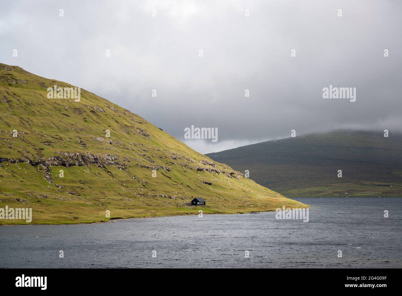 The Traelanipa walking trail along lake Sorvagsvatn on the island of Vagar in the Faroe Islands Stock Photo