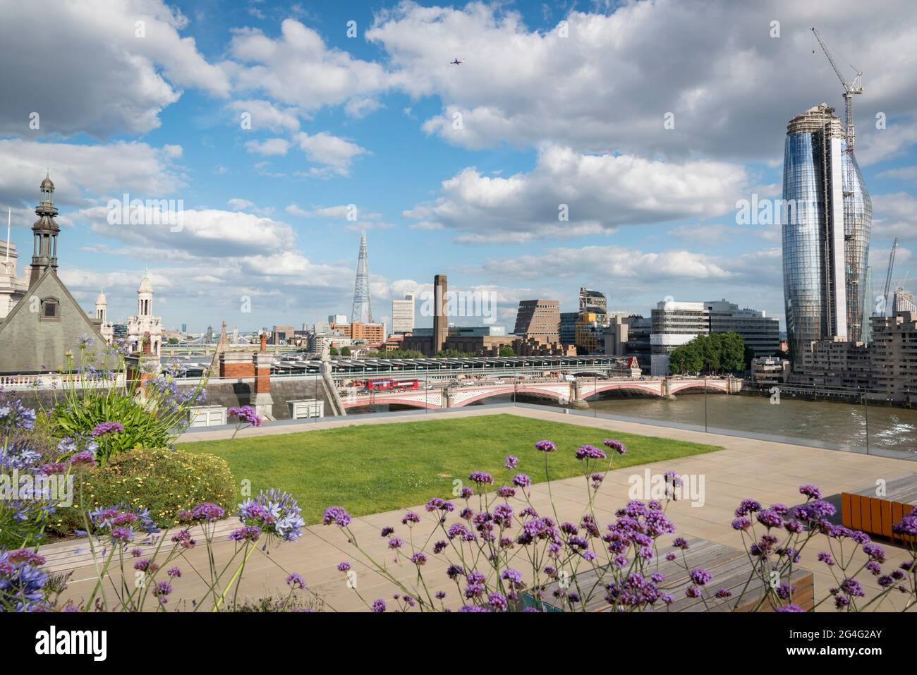 The Hachette roof garden overlooking the river Thames in London, England Stock Photo