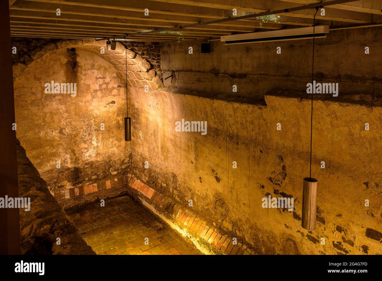 Cistern below the inner bailey of the Montsoriu castle (Arbúcies, Girona, Catalonia, Spain) ESP: Cisterna debajo del patio del Castillo de Montsoriu Stock Photo