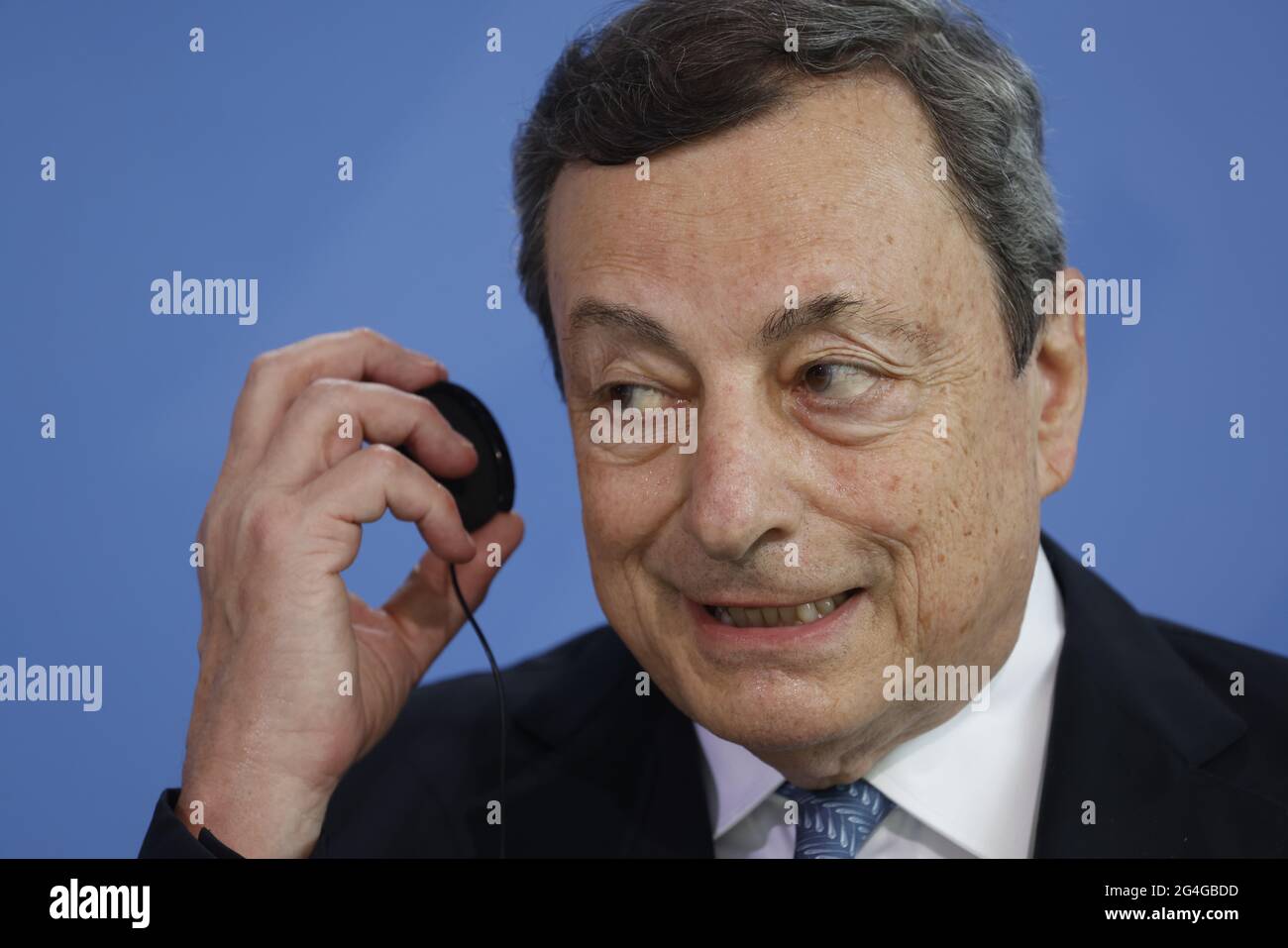 Berlin, Germany. 21st June, 2021. Mario Draghi, Prime Minister of Italy, holds a joint press conference with Chancellor Merkel at the Federal Chancellery. Draghi is in Berlin for his inaugural visit. Credit: Odd Andersen/AFP-Pool/dpa/Alamy Live News Stock Photo