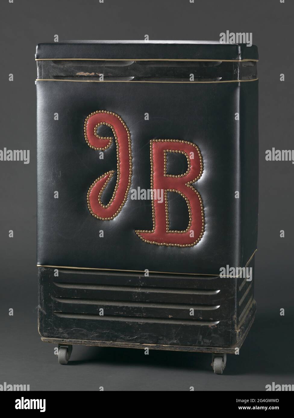Angreb kok meditativ A Leslie type 122 speaker cabinet covered in black vinyl and trimmed with  silver roping. Red vinyl letters outlined with brass colored metal rivets  form the letters &#x201c;J B&#x201d; on the front