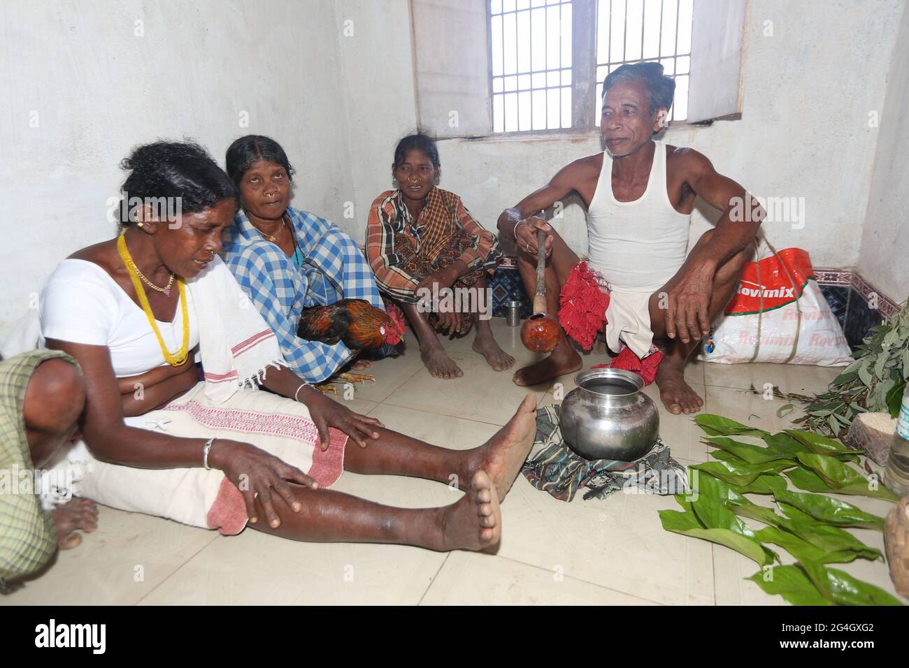 LANJIA SAORA TRIBE. Ritual of Idital ceremony. Kudan and Kudan bai intermediaries between humans and super naturals. Puttasingh village in Odisha, Ind Stock Photo