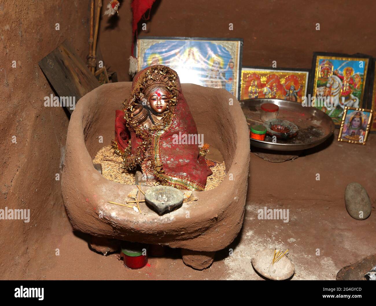 DHANKA TADVI TRIBE. Tribal Devi Mogara Mata Goddess - This picture was clicked in Mogarapani Village of Akkalkuwa tehsil in Nandurbar Dist of Maharash Stock Photo
