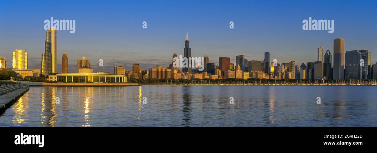 2010 historical downtown skyline hi-res stock photography and images ...