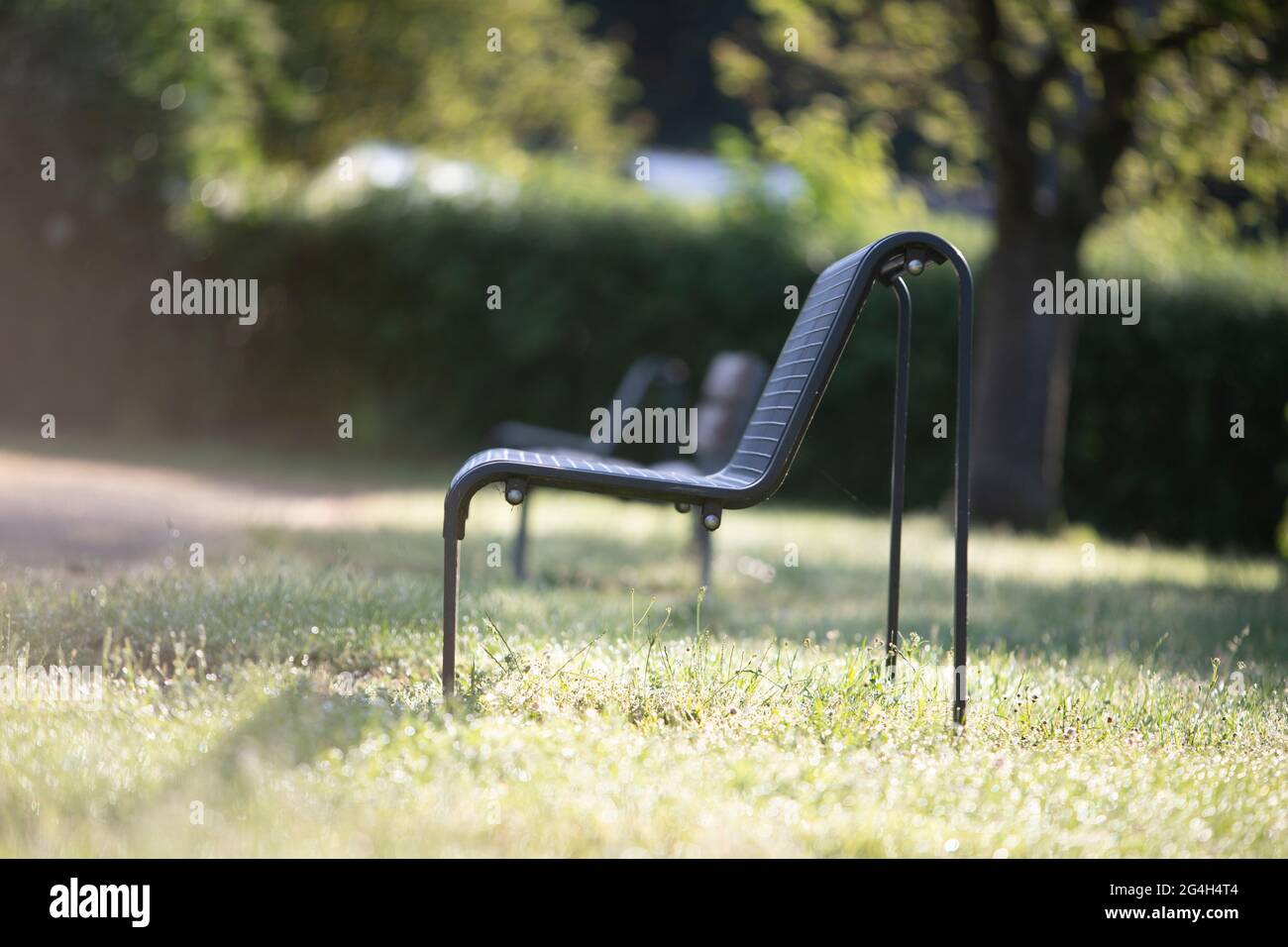 Blurred outdoor scene benches hi-res stock photography and images - Alamy