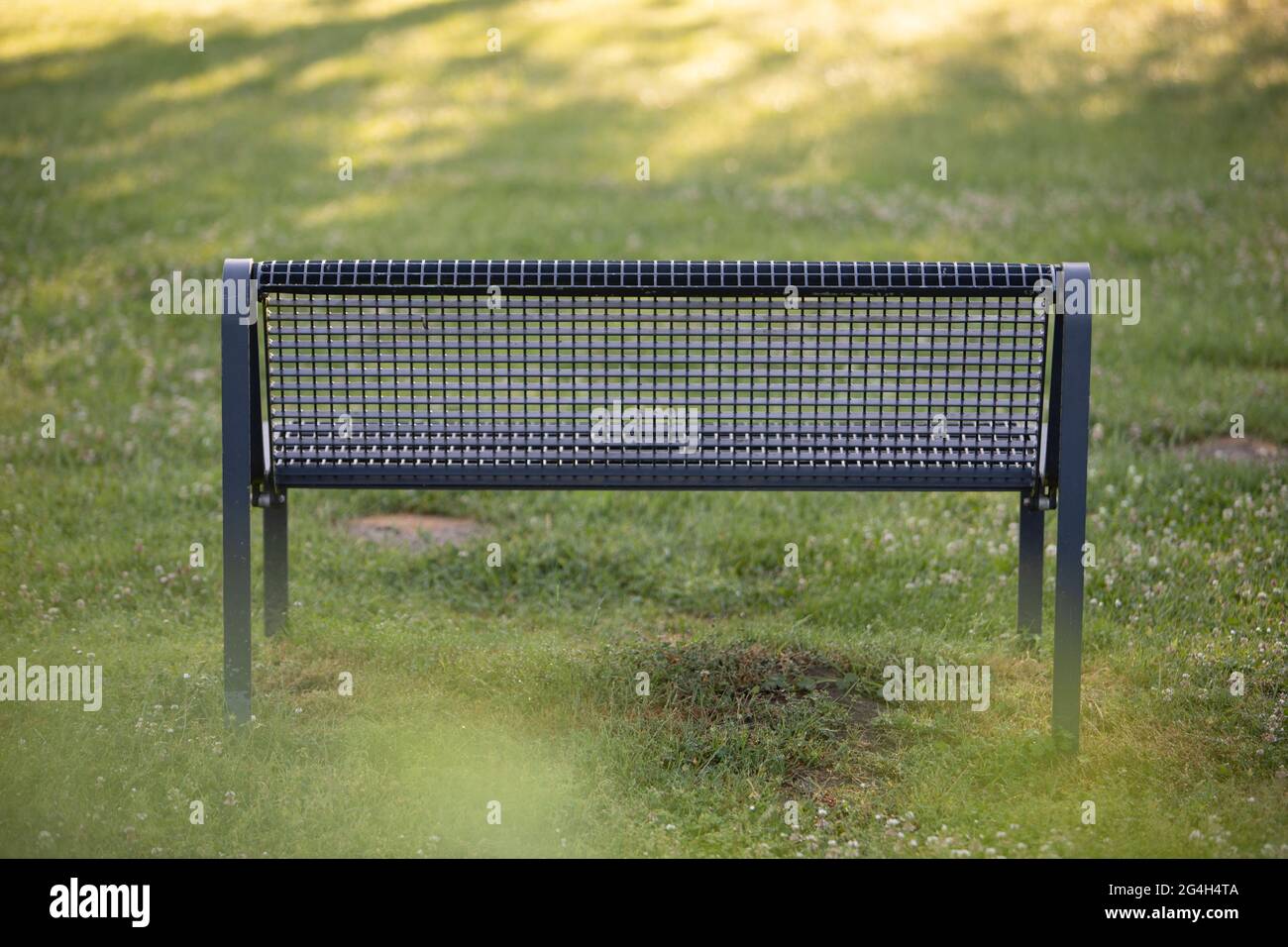Blurred outdoor scene benches hi-res stock photography and images - Alamy