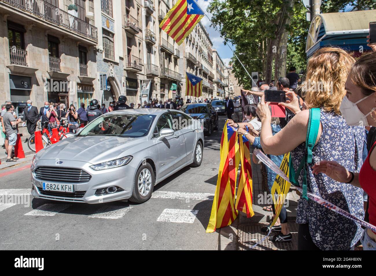 Protesters are seen displaying Catalan independence flags for cars arriving at the Gran Teatre del Liceu (Great Theater of the Lyceum) during the demonstration.Hundreds of Catalan independentistas have demonstrated in Las Ramblas in Barcelona, in front of the Gran Teatre del Liceu (Great Theater of the Lyceum), shielded by many policemen, to protest the visit of the President of the Spanish Government, Pedro Sanchez, who has held a conference entitled 'Reunion: a project for the future for all of Spain', with the expectation of an imminent granting of pardons for the independence leaders in pr Stock Photo