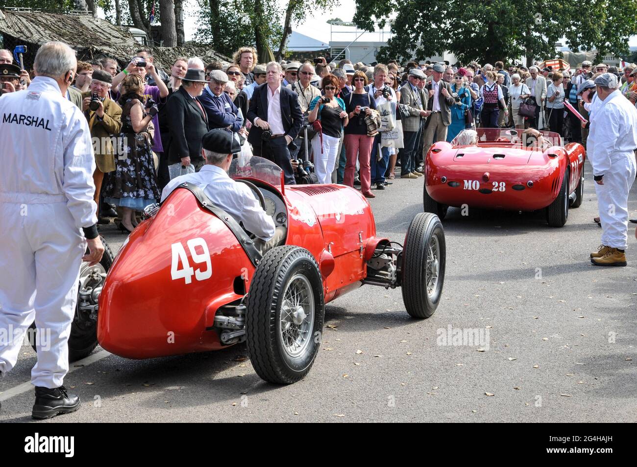 People watching old racing cars hi-res stock photography and images - Alamy