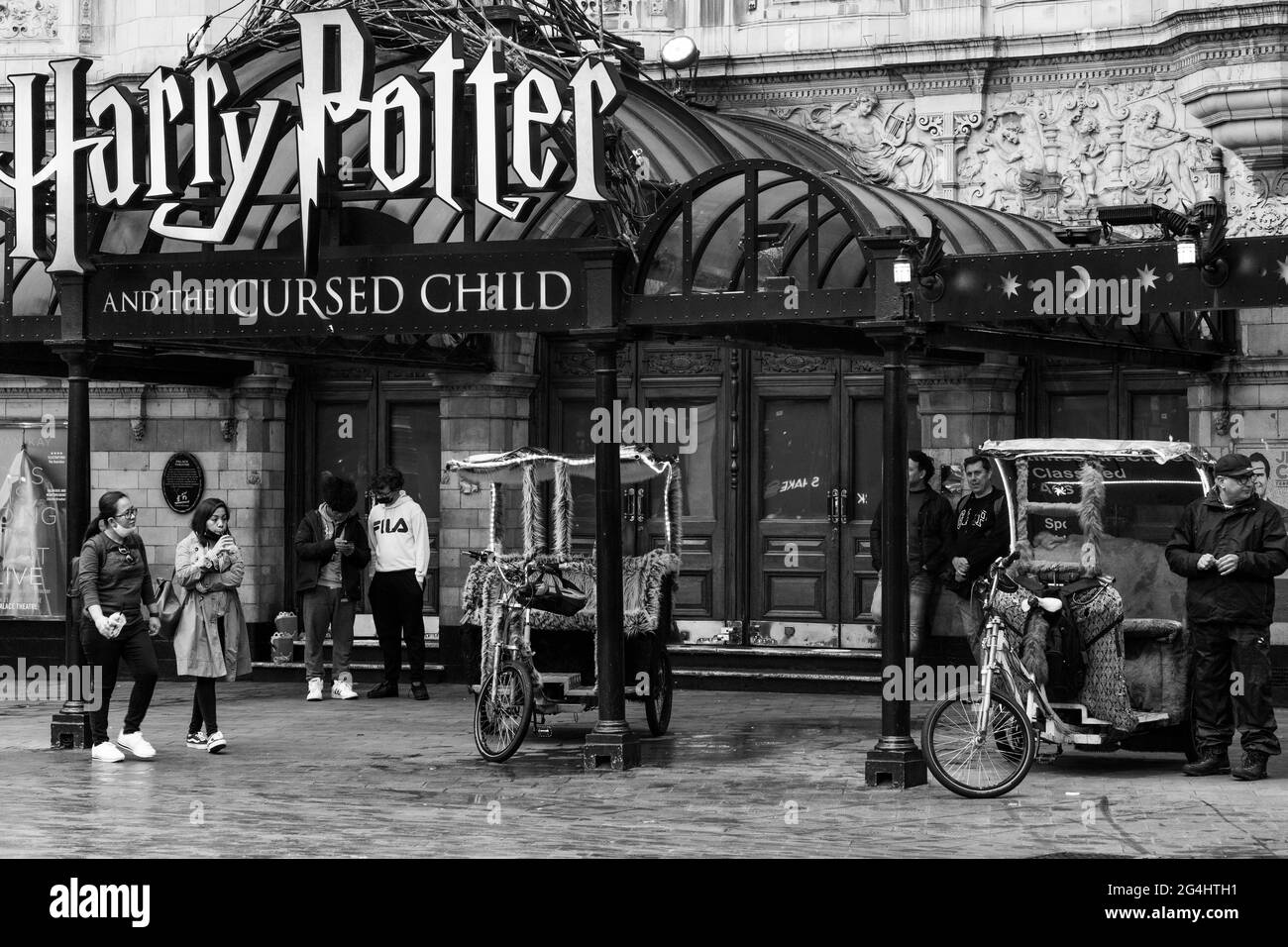 Harry potter leicester square Black and White Stock Photos & Images - Alamy