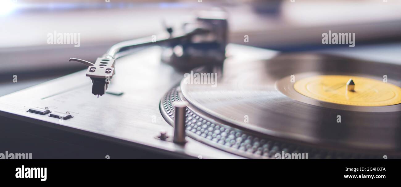 Macro Close Up Record Player Needle Playing The Vinyl Disc Old Fashioned Retro Music Player Stock Photo Alamy Macro Close Up Record Player Needle Playing The Vinyl Disc Old Fashioned Retro Music Player Stock Photo Alamy