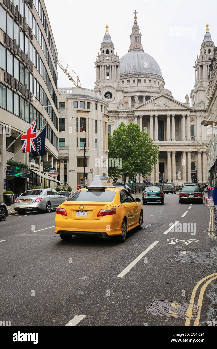 London, UK. 19 June 2021. A scene from the movie set during the filming of  "The Flash" at St. Paul's Cathedral. Credit: Waldemar Sikora Stock Photo -  Alamy