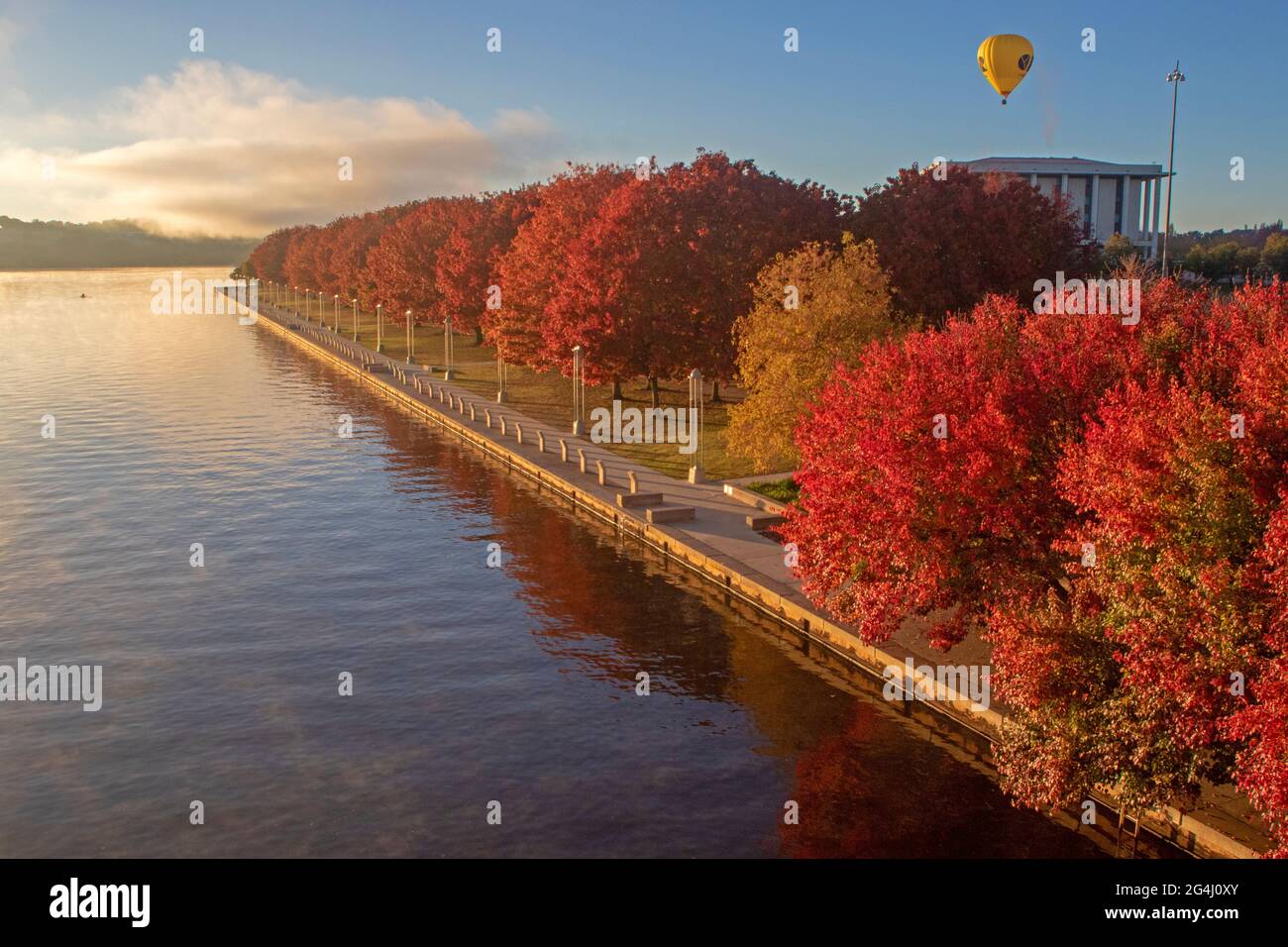 Lake Burley Griffin and National Library of Australia Stock Photo - Alamy