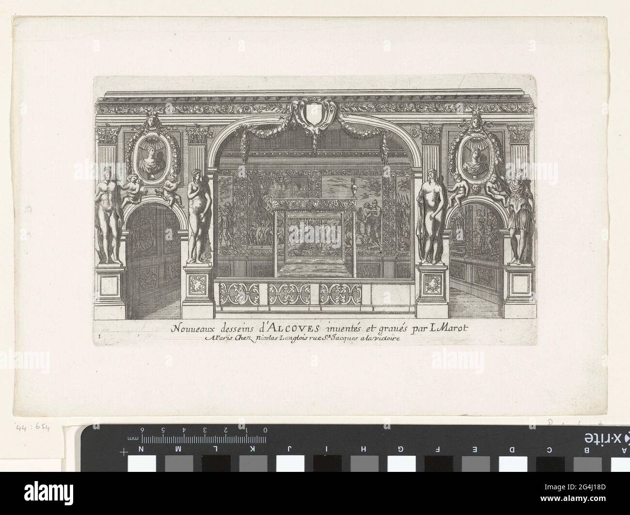 . Room layout with corinthian pilasters in front of images; The wall of