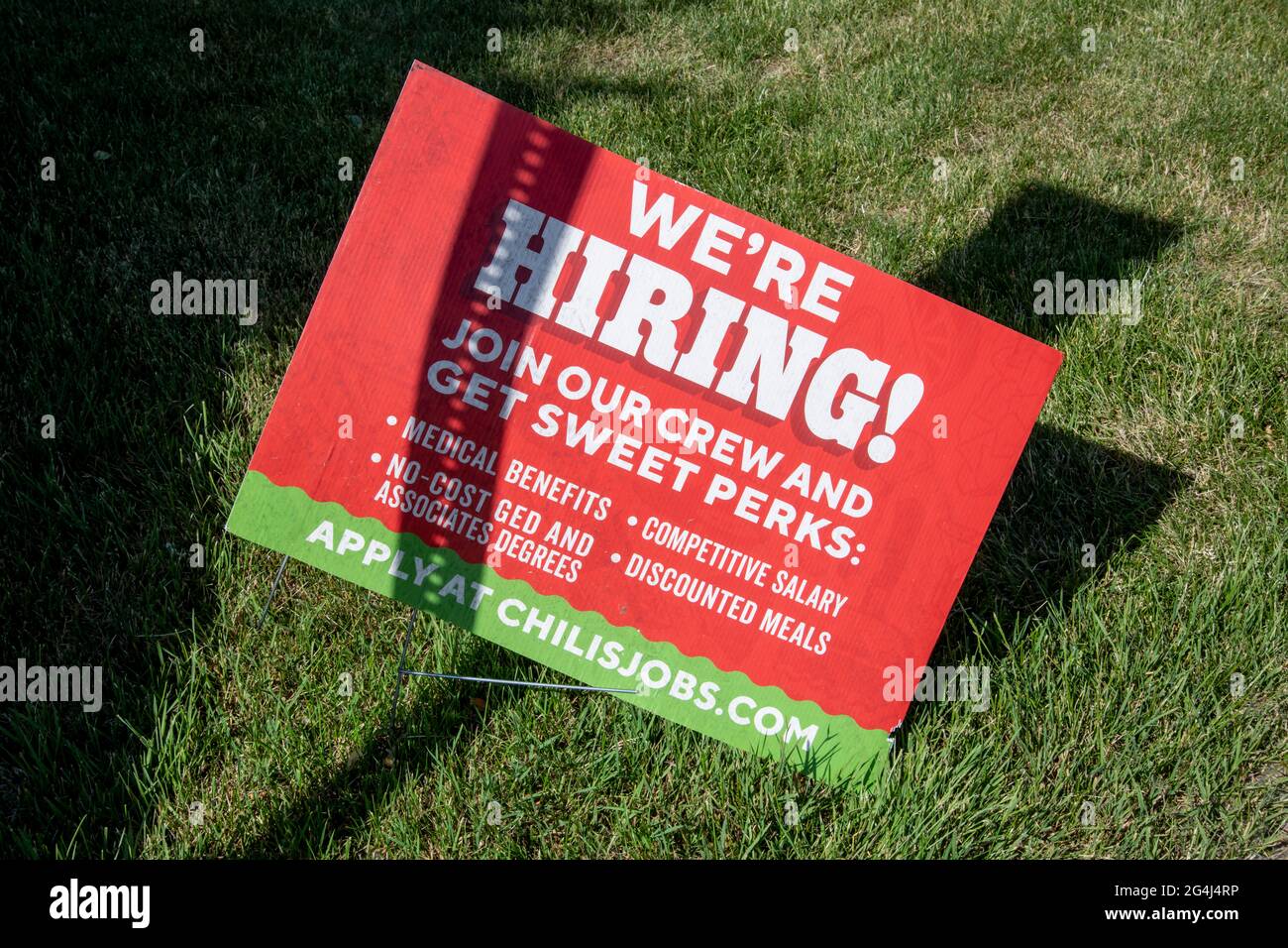 Roseville, Minnesota. Hiring sign at Chili's bar and grill with plenty of incentives. Stock Photo