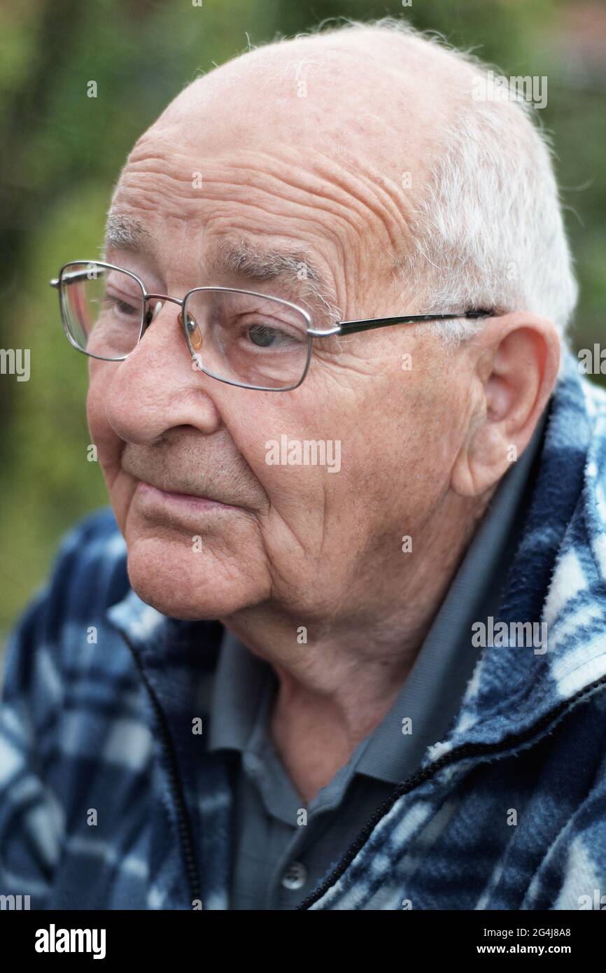 Elderly Man With Glasses And Gray Hair Portrait Stock Photo Alamy elderly-man-with-glasses-and-gray-hair-portrait-stock-photo-alamy