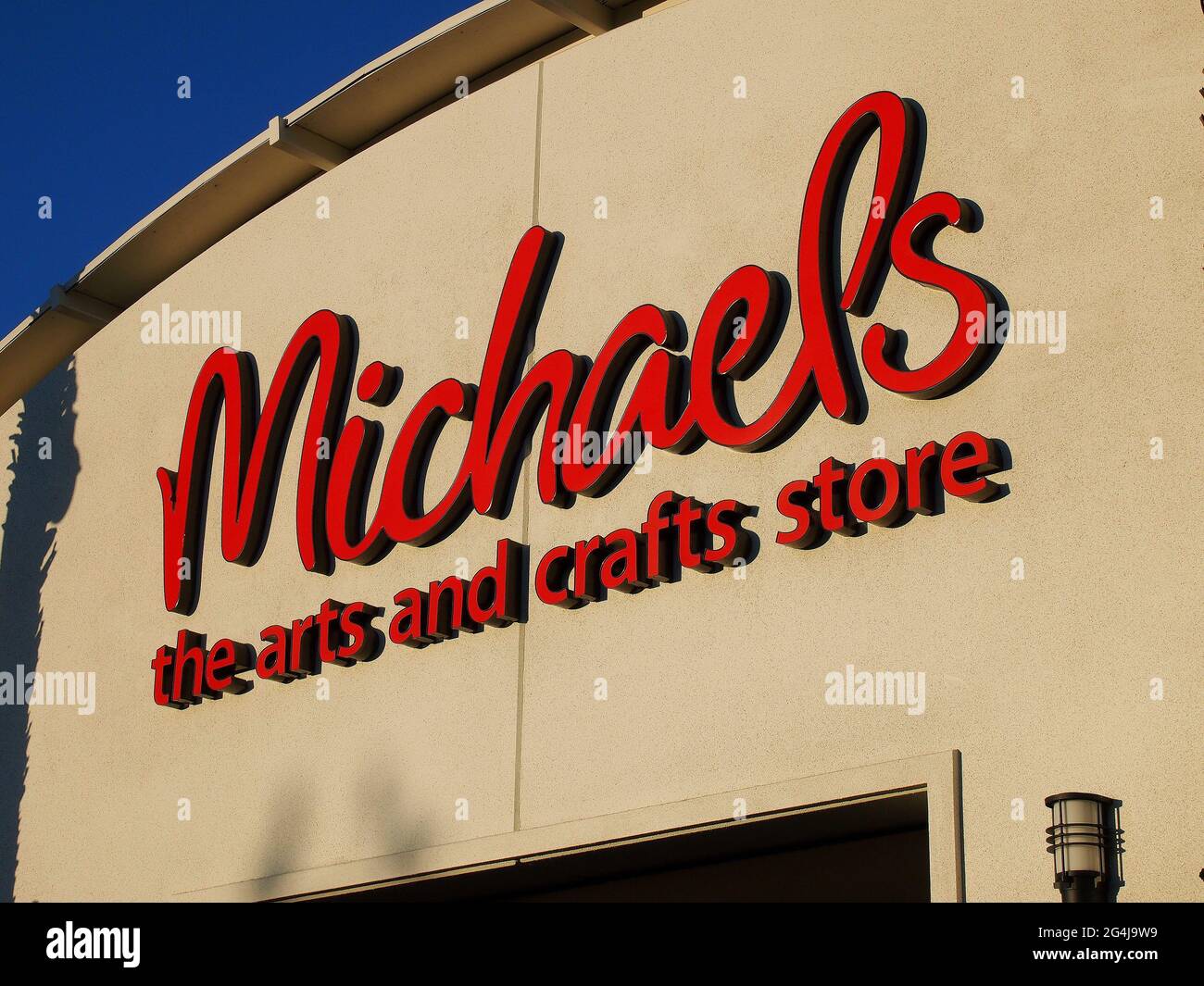 Michaels arts and crafts store hi-res stock photography and images